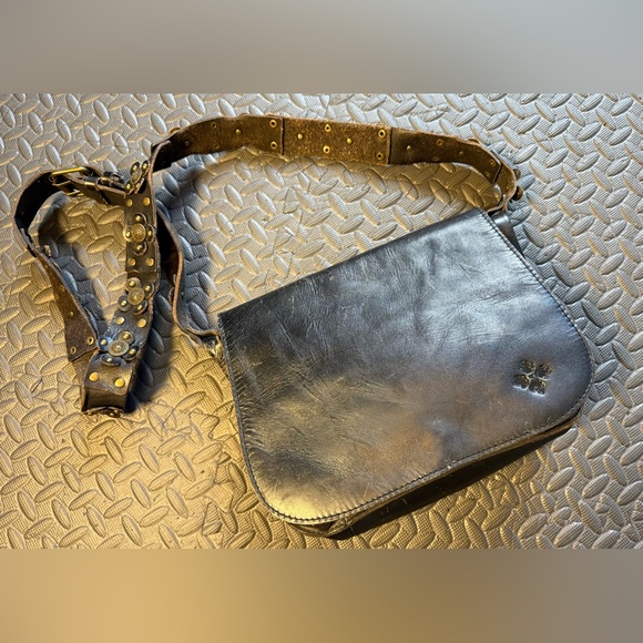 Patricia Nash Black Distressed Leather Saddle Bag With Studded Strap - Picture 1 of 11